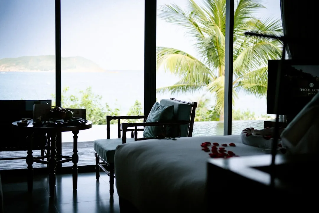 A bedroom with a view of the ocean
