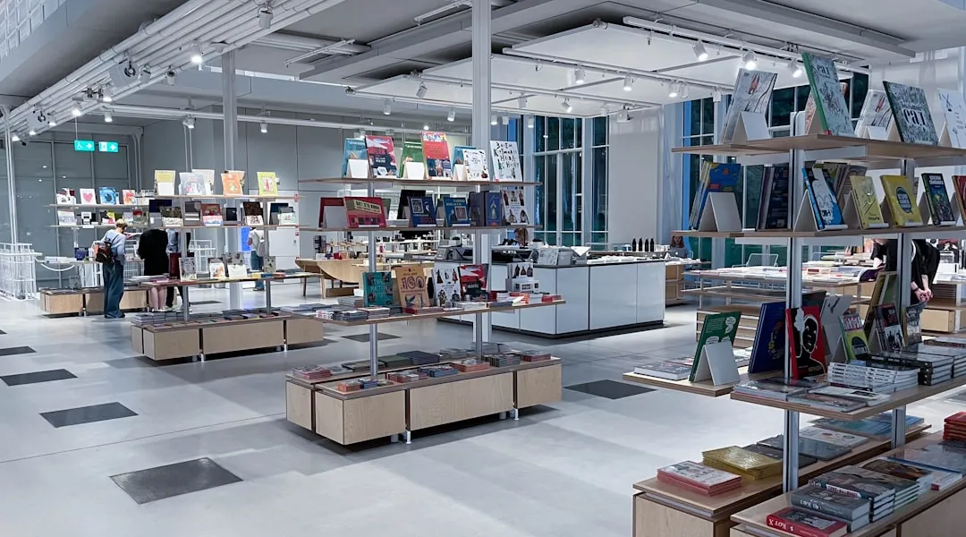 A room filled with lots of shelves filled with books